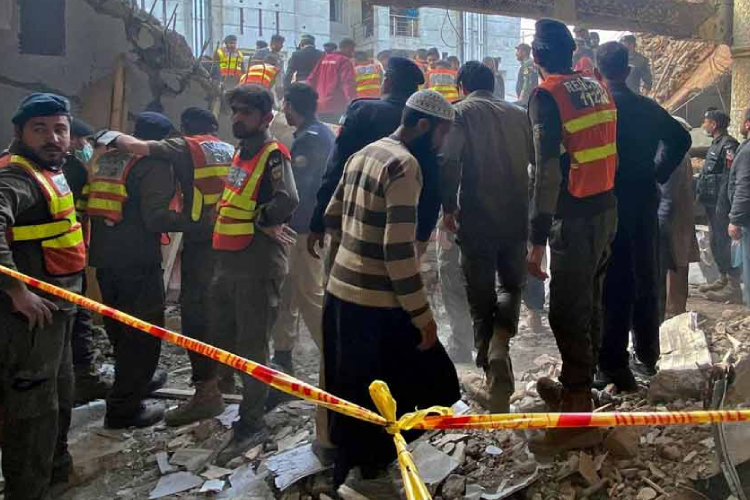 পাকিস্তানে মসজিদে ভয়াবহ আইইডি বিস্ফোরণ, হতাহত বহু